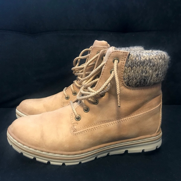 White Mountain Kudrow Boots - Picture 1 of 4